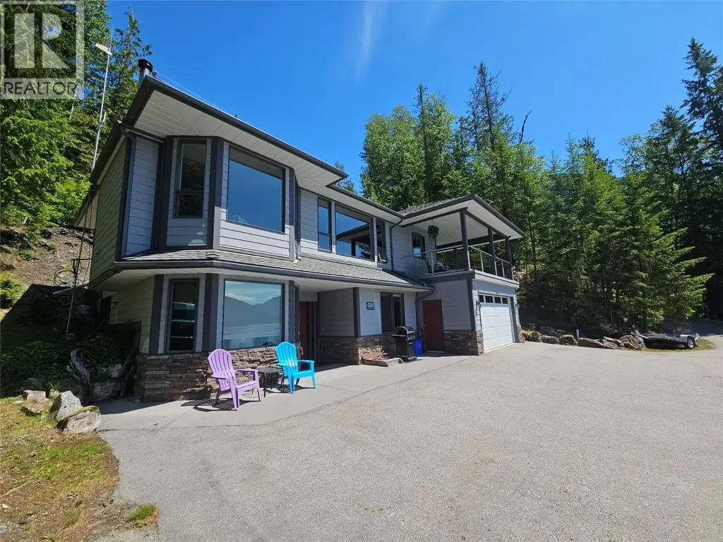 1710 6 Highway, Nakusp